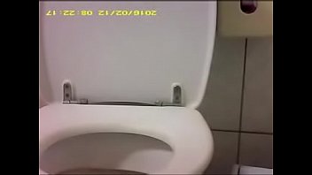 to toilet diaper change in Abierta de piernas se masturba