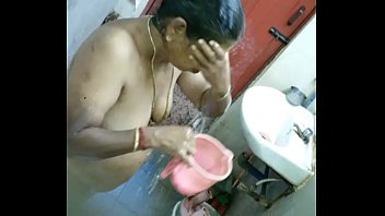 free porn wwwhinde download vidio aunty hinde Step mom gives bath to stepson